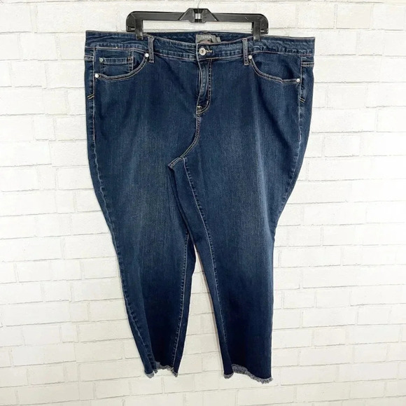 Torrid Dark Wash High Rise Raw Hem Boyfriend Cropped Jeans Women's Plus Size 24 - Picture 2 of 8